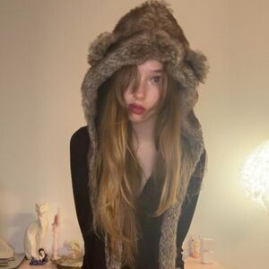 Elegant Faux Fur Hooded Scarf